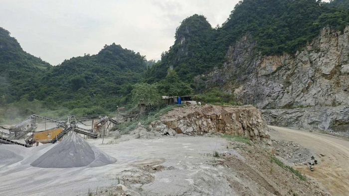 Để nâng cao hiệu quả sản xuất, HTX 27/7 Bông Lau đã đầu tư đồng bộ hệ thống khai thác, dây chuyền nghiền sàng, bãi chứa và phương tiện vận chuyển...