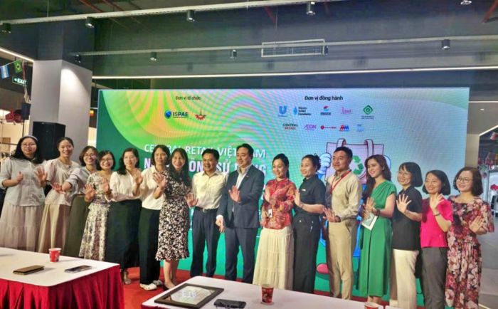 Các đại biểu tham dự Lễ phát động Ngày không sử dụng túi ni-lông tại Việt Nam năm 2026.