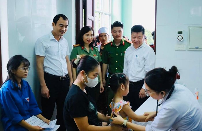 Chương trình khám sức khỏe miễn phí cho trẻ em tại xã đảo Minh Châu.