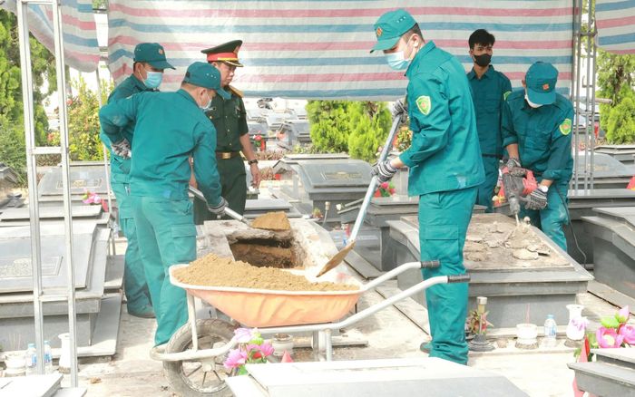 Bộ Chỉ huy quân sự TP Đồng Nai đang khẩn trương lấy mẫu ADN từ các phần mộ chưa xác định thông tin.