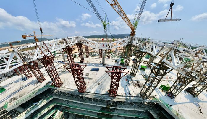 Các kết cấu thép Nhà ga T2 sau khi được lắp đặt kết nối.