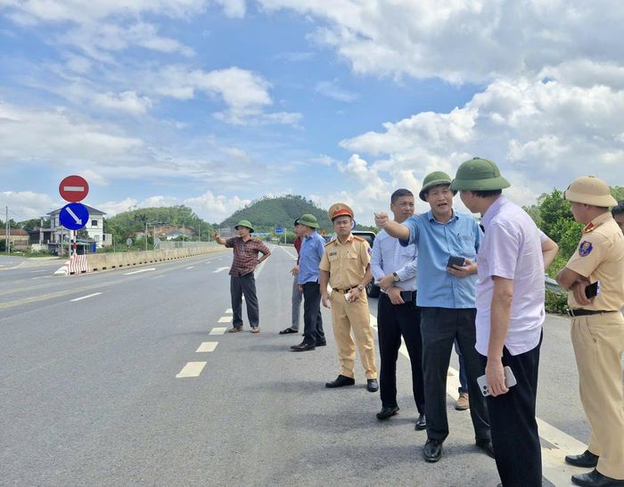 Đoàn công tác khảo sát, khắc phục bất cập ATGT trên đường liên kết vùng, tỉnh Thái Nguyên.