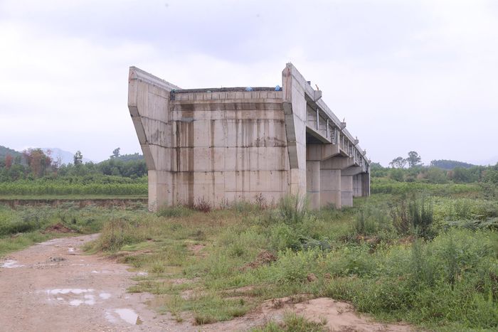 Ban Quản lý dự án công trình giao thông tỉnh Nghệ An đang đôn đốc các địa phương đẩy nhanh tiến độ GPMB, quyết tâm trong tháng 7, tháng 8 này sẽ có mặt bằng để thi công.