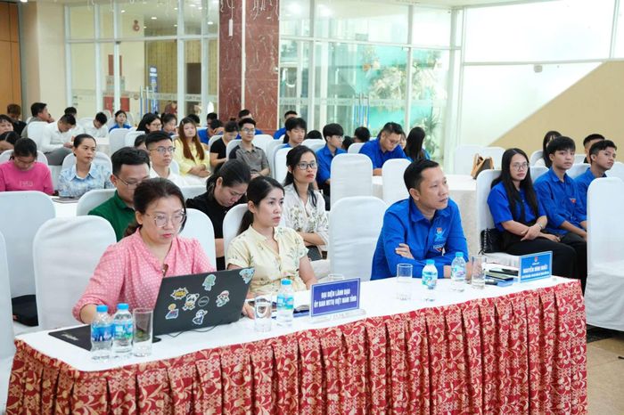 Các doanh nghiệp, đơn vị tham gia buổi lễ triển khai cuộc thi sáng 3/7 tại Thanh Hóa. 