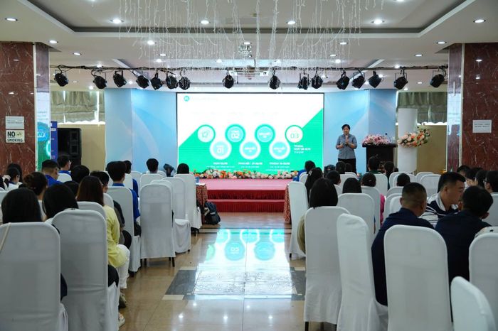 Bà Vũ Kim Anh, Phó Giám đốc Trung tâm BSA, Trưởng Ban tổ chức Cuộc thi Khởi nghiệp Xanh chia sẻ tại sự kiện.