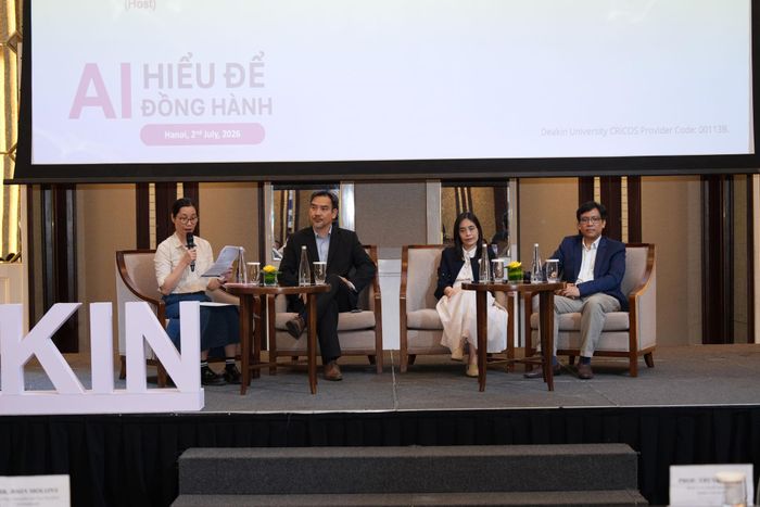 Các diễn giả thảo luận về mối quan hệ giữa con người và trí tuệ nhân tạo, những kỹ năng cần thiết để thích ứng với kỷ nguyên AI. Ảnh: BTC