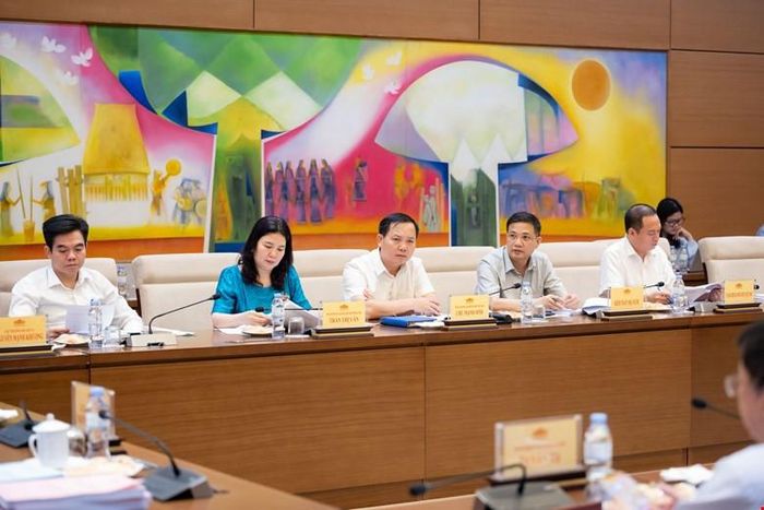 Các đại biểu tham dự Phiên họp
