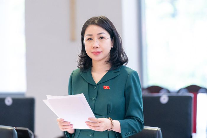 ĐBQH hoạt động chuyên trách tại Ủy ban Văn hóa và Xã hội Phan Thị Thùy Linh trao đổi một số vấn đề đặt ra trong thực hiện chủ trương từng bước đưa tiếng Anh thành ngôn ngữ thứ hai trong trường học