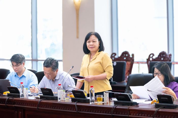 Nguyên Phó Chủ nhiệm Ủy ban Văn hóa và Xã hội Nguyễn Thị Mai Hoa phát biểu tại cuộc làm việc