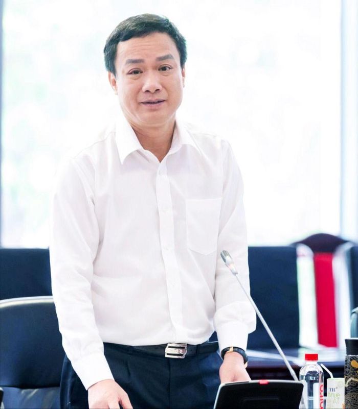 Theo Phó Chủ nhiệm Ủy ban Văn hóa và Xã hội Triệu Thế Hùng, việc từng bước đưa tiếng Anh trở thành ngôn ngữ thứ hai trong trường học là chủ trương lớn của Đảng, thể hiện tư duy đổi mới trong phát triển nguồn nhân lực chất lượng cao, đáp ứng yêu cầu hội nhập quốc tế và nâng cao năng lực cạnh tranh quốc gia trong giai đoạn phát triển mới của đất nước