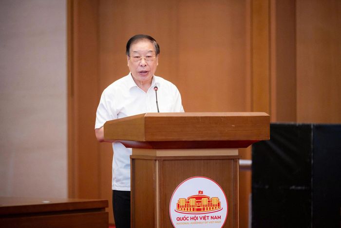Nguyên Phó Chủ nhiệm Ủy ban Pháp luật Lê Minh Thông phát biểu