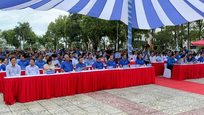 Quang cảnh lễ ra quân