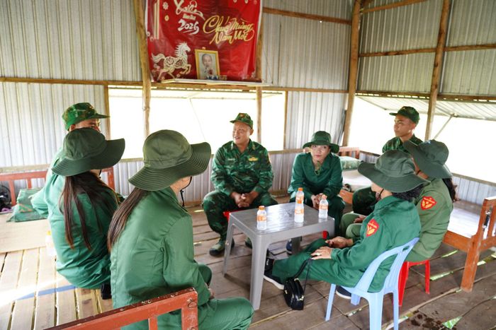 Sự gắn kết giữa đồn Biên phòng và Phụ nữ không chỉ góp phần quản lý tốt hiện trạng đường biên, cột mốc mà còn vun đắp tình đoàn kết Quân - Dân. Ảnh: Tiến Vinh