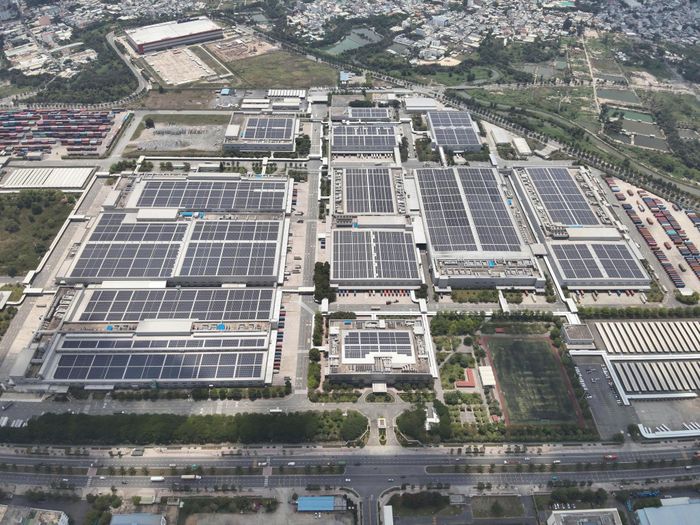 Hệ thống năng lượng mặt trời được lắp đặt trên mái nhà xưởng của nhà máy SEHC