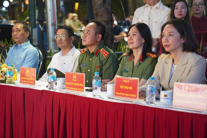 Các đại biểu tham dự chương trình.