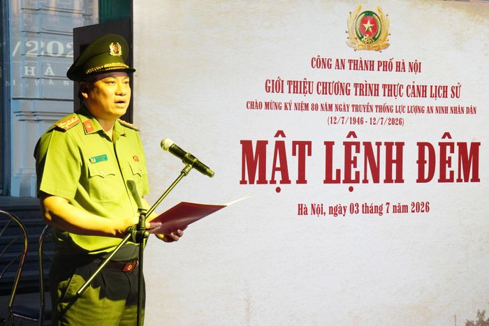 Đại tá Nguyễn Tiến Đạt - Phó Giám đốc Công an Hà Nội thể hiện kỳ vọng rằng, mỗi phân cảnh, mỗi hiện vật, mỗi câu chuyện được tái hiện trong chương trình sẽ góp phần giúp người xem hiểu sâu sắc hơn về những hy sinh thầm lặng, những chiến công vẻ vang của các thế hệ cán bộ, chiến sĩ lực lượng an ninh nhân dân; từ đó tiếp thêm động lực để mỗi cán bộ, chiến sĩ hôm nay không ngừng rèn luyện, phấn đấu, xứng đáng với niềm tin yêu của Đảng, Nhà nước và Nhân dân.