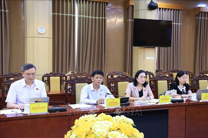 Các đại biểu dự buổi làm việc. Ảnh: Hoàng Hải - TTXVN