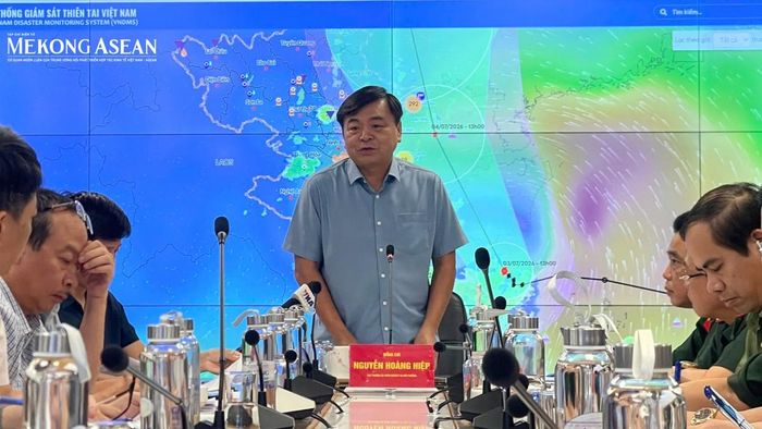 Thứ trưởng Bộ Nông nghiệp và Môi trường Nguyễn Hoàng Hiệp yêu cầu các địa phương duy trì nghiêm lệnh cấm biển cho đến khi bão tan, không để tàu thuyền hoạt động trở lại khi chưa bảo đảm an toàn. Ảnh: Thảo Ngân - Mekong ASEAN.