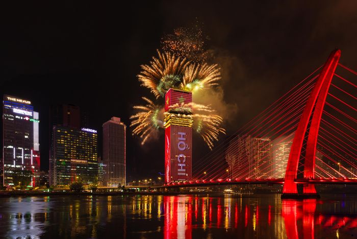 Saigon Marina IFC tỏa sáng như một cổng kết nối giữa quá khứ hào hùng và tương lai rực rỡ
