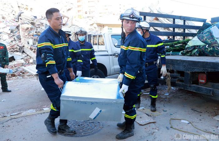 Mọi trang thiết bị đã được các lực lượng chuẩn bị kỹ lưỡng, sẵn sàng cho các nhiệm vụ cứu hộ, cứu nạn từ đầu giờ sáng.