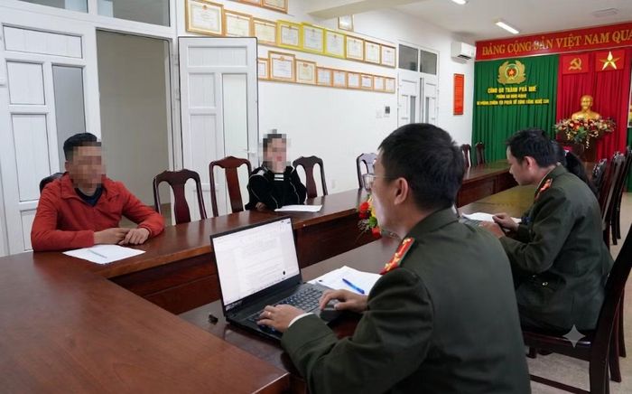 Gọi hỏi, mời làm việc các đối tượng đăng tải thông tin sai sự thật trên mạng xã hội.