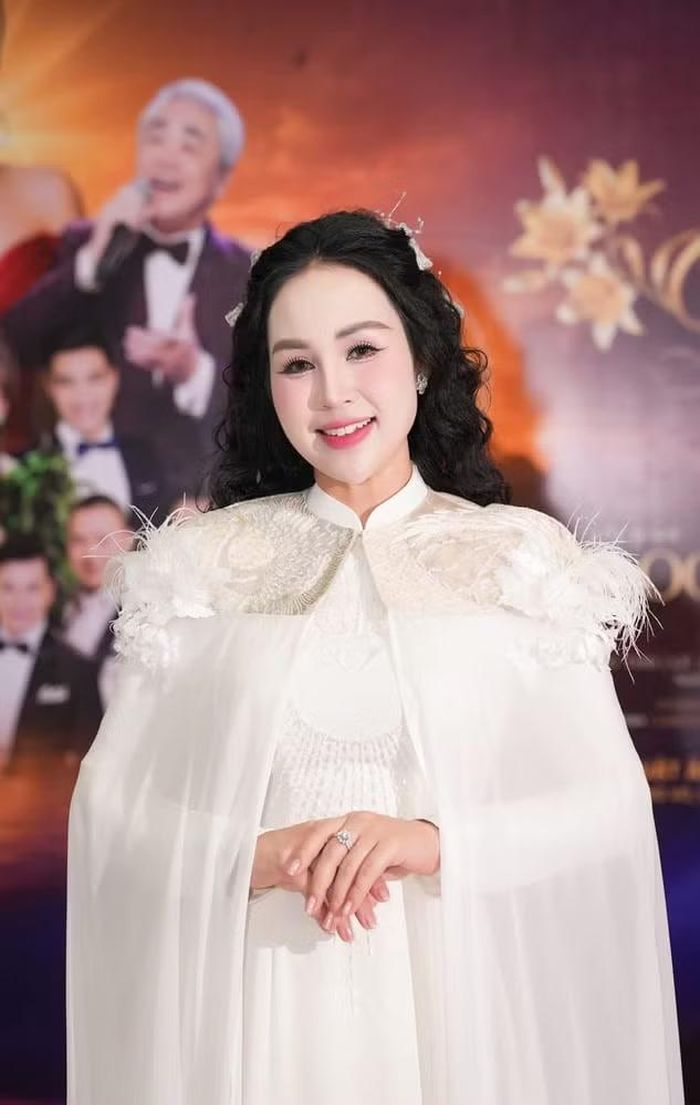 Tiến sĩ, ca sĩ Nguyễn Khánh Ly dành nhiều tâm sức cho liveshow đầu tiên của mình. Ảnh: Bình Quách