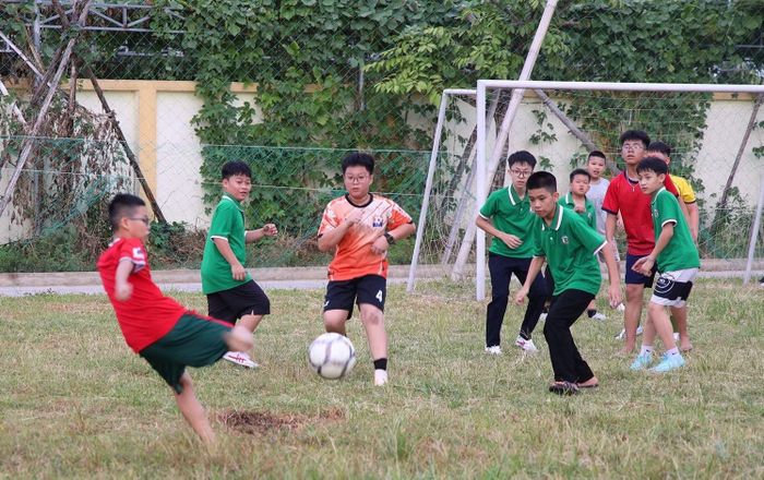Ngoài giờ rèn luyện, các chiến sĩ nhí còn được vui chơi, giao lưu văn hóa, thể thao.
