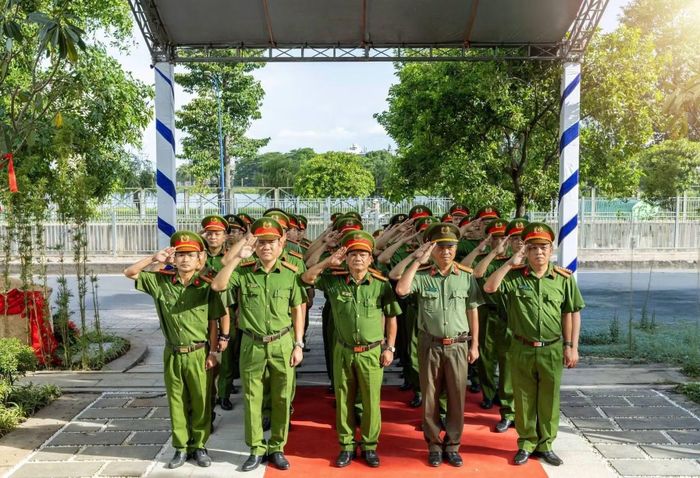 Công an phường Bình Hưng Hòa tại Lễ khánh thành Không gian văn hóa Hồ Chí Minh của phường.