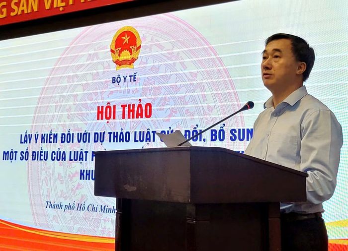 Thứ trưởng Bộ Y tế Trần Văn Thuấn phát biểu khai mạc hội thảo.