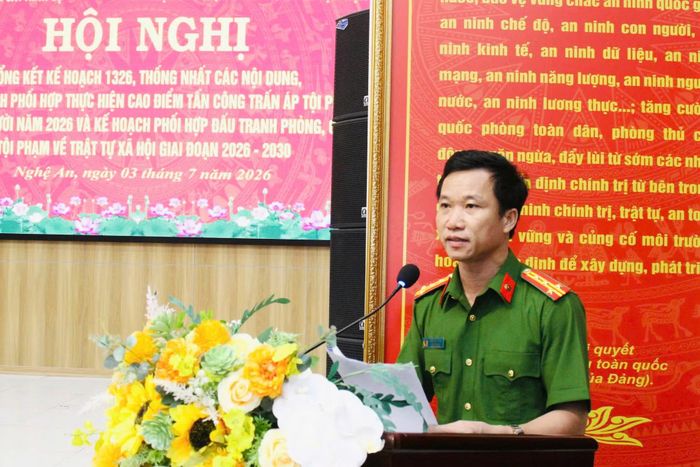 Đại tá Trần Đức Thân, Trưởng phòng Cảnh sát hình sự Công an tỉnh Nghệ An tham luận tại hội nghị.