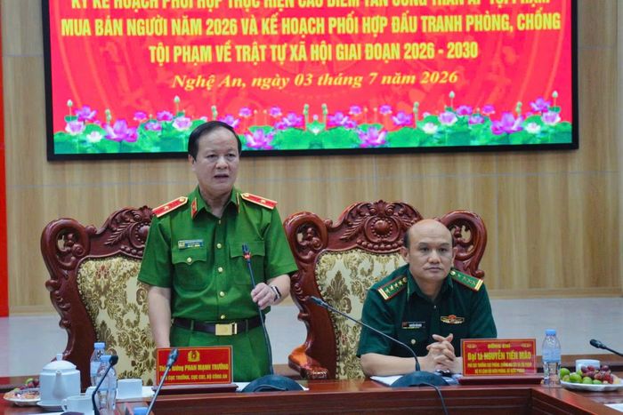 Các đồng chí chủ trì hội nghị.