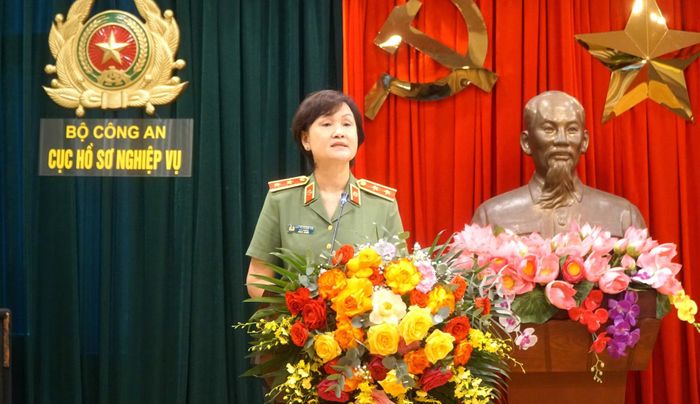 Trung tướng Ngô Thị Hoàng Yến, Cục trưởng Cục Hồ sơ nghiệp vụ phát biểu chỉ đạo hội nghị.