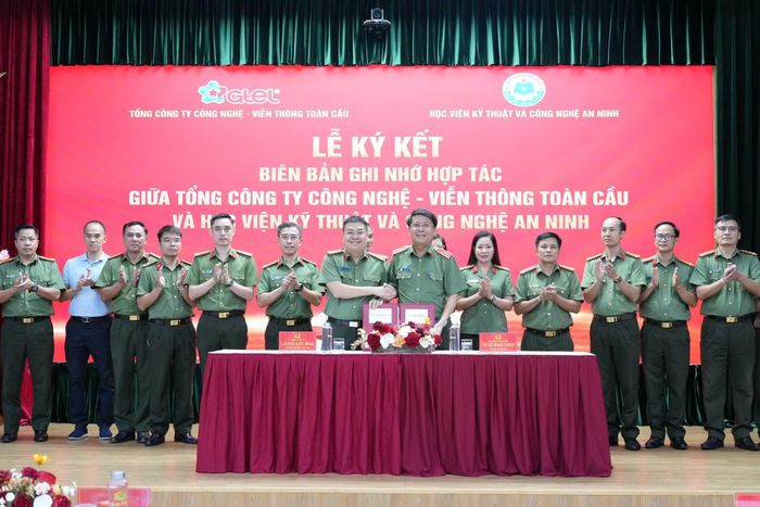 Lãnh đạo Học viện Kỹ thuật và Công nghệ an ninh và lãnh đạo GTEL ký kết quy chế phối hợp giữa hai đơn vị.