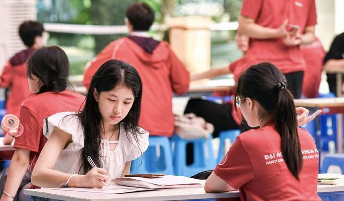 Tân sinh viên K70, Đại học Bách khoa Hà Nội đăng ký nhập học. Ảnh: HUST