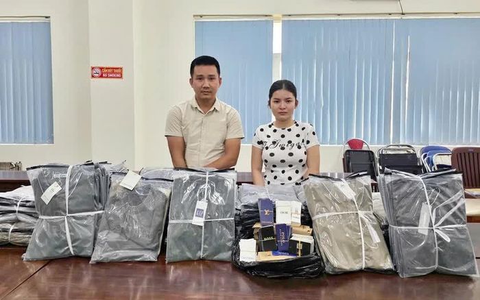 Vợ chồng Nguyễn Đức Đạo và Phan Thị Hà Ly cùng tang vật vụ án. Ảnh: CATPHCM
