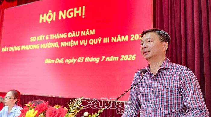  Đồng chí Nguyễn Bình Tân, Ủy viên Ban Thường vụ Tỉnh ủy, Phó Trưởng đoàn chuyên trách Đoàn đại biểu Quốc hội tỉnh, phát biểu chỉ đạo tại hội nghị.
