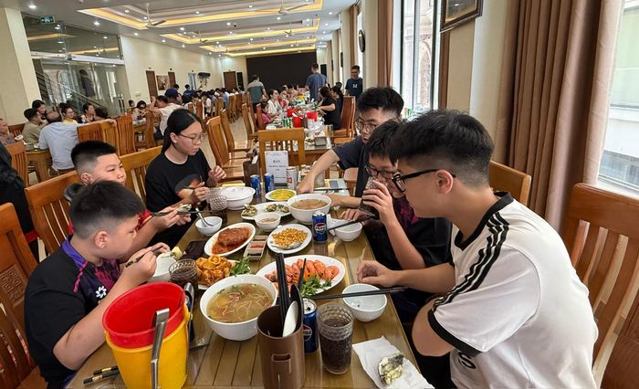 khu vực dịch vụ tăng 8,09%, đóng góp 47,14% vào tăng trưởng GDP 6 tháng đầu năm. Ảnh: ĐỨC ANH