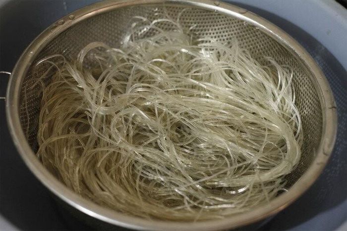 Không ngâm miến quá kỹ. Ảnh minh họa.