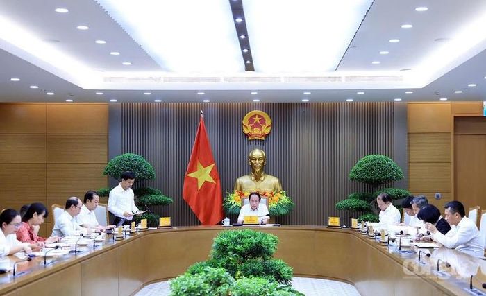 Phó Thủ tướng Lê Tiến Châu chủ trì họp về triển khai tổng rà soát hệ thống văn bản quy phạm pháp luật - Ảnh: VGP/Thu Sa