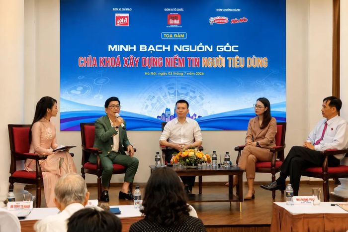 Nhà báo, đạo diễn Nguyễn Trường Sơn chia sẻ tại tọa đàm