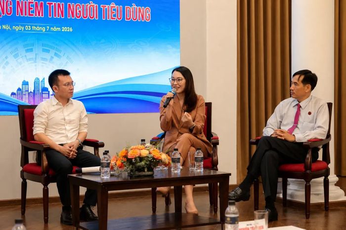 Bà Trần Thị Bích Vân, Phó Phòng Văn phòng Tổng Giám đốc Công ty Cổ phần Acecook Việt Nam chia sẻ tại tọa đàm