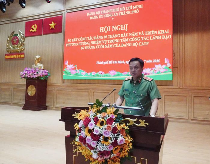 Trung tướng Mai Hoàng - Bí thư Đảng ủy, Giám đốc Công an TPHCM phát biểu chỉ đạo tại hội nghị