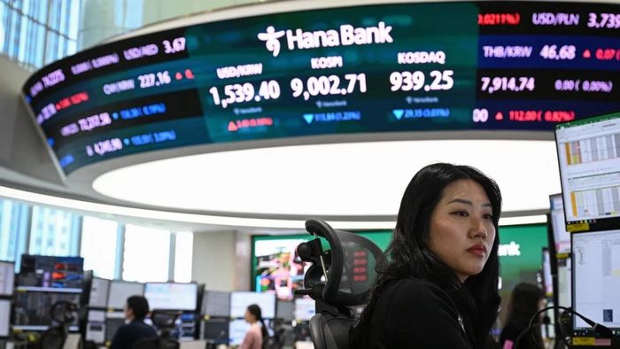 Thị trường châu Á phân hóa vì làn sóng bán tháo cổ phiếu chip