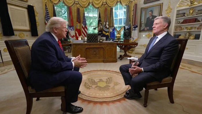Tổng thống Donald Trump trò chuyện với Joe Kernen của CNBC tại Phòng Bầu dục của Nhà Trắng ở Washington vào ngày 2/7/2026.