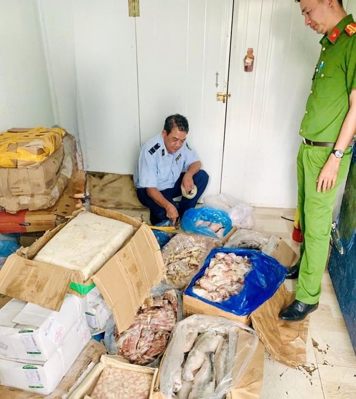 390 kg thực phẩm đông lạnh không rõ nguồn gốc bị phát hiện tại cơ sở kinh doanh. Ảnh: Chi cục QLTT TP Đồng Nai