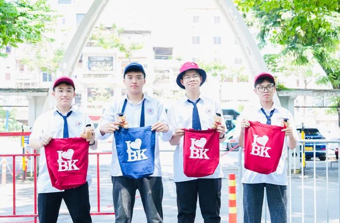 Dự báo điểm chuẩn Đại học Bách khoa năm 2026, ngành AI lấy cao nhất có thể vượt 28,5 điểm, một số ngành dự kiến lấy từ 20 điểm.