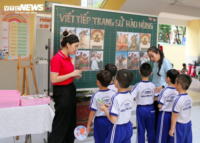 Học sinh TP.HCM trong ngày hội “Theo dấu chân anh hùng”. (Ảnh: Nguyễn Liến)