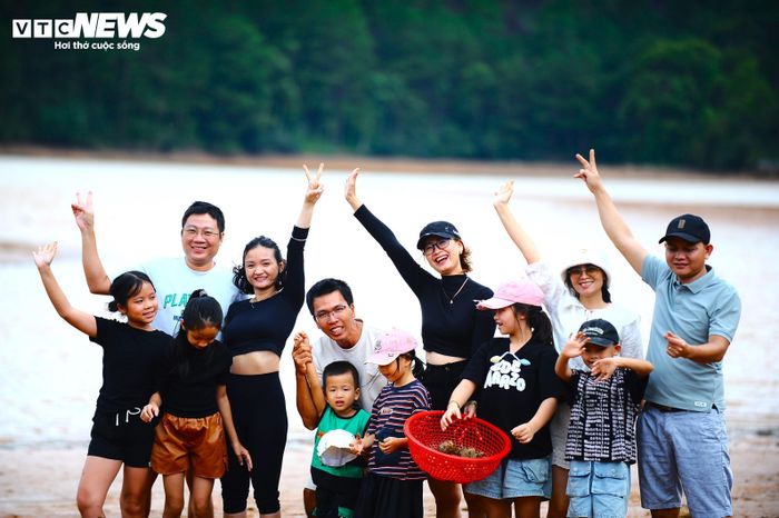 Và quan trong hơn là thông qua các hoạt động này, tình cảm giữa mọi người được gắn kết, chia sẻ và tốt đẹp hơn.