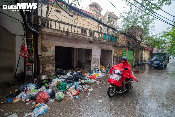 Theo quy hoạch, tuyến đường sau khi hoàn thành sẽ được mở rộng lên 21,5m, đồng bộ với hệ thống giao thông khu vực. Công trình không chỉ góp phần cải thiện điều kiện đi lại của người dân mà còn tạo tuyến kết nối trực tiếp từ phố Thành Thái ra đường Nguyễn Khang, liên thông với cầu Yên Hòa, qua đó tăng cường kết nối giữa các trục Vành đai 2, Vành đai 2,5 và Vành đai 3 của Thủ đô.