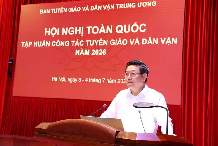 Phó Trưởng ban Tuyên giáo và Dân vận Trung ương Trần Thanh Lâm trình bày chuyên đề. Ảnh: PN